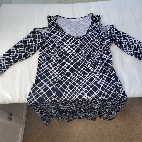 Susan Graver Cold Shoulder Career Dress Size  Medium Geometric Black and White - Picture 6 of 8